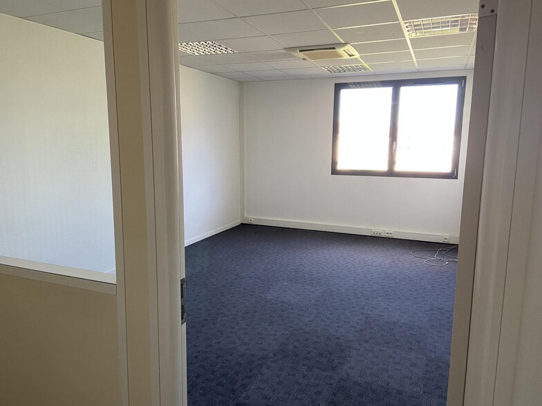 4 Rue Gaston Boyer, Reims for lease - Interior Photo - Image 2 of 8