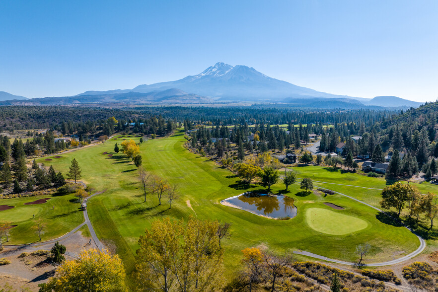 5925 Country Club Dr, Weed, CA for sale - Building Photo - Image 1 of 1