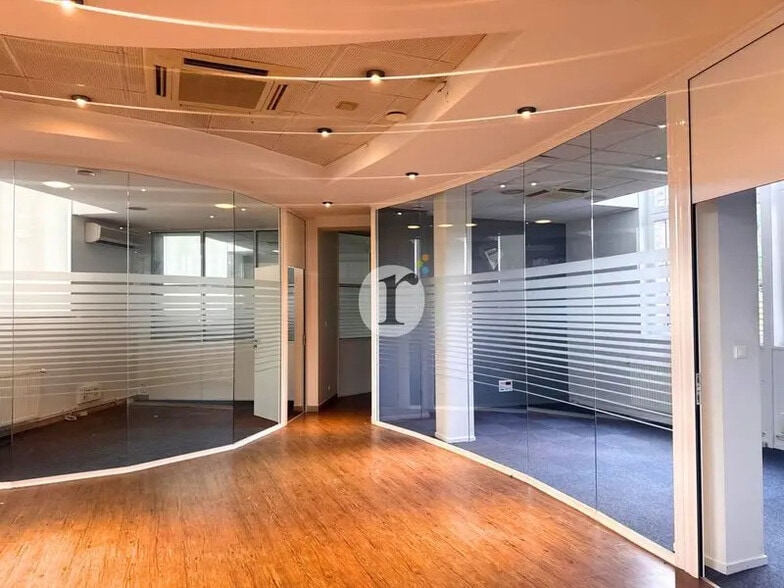 Retail in Lambersart for lease - Interior Photo - Image 1 of 5