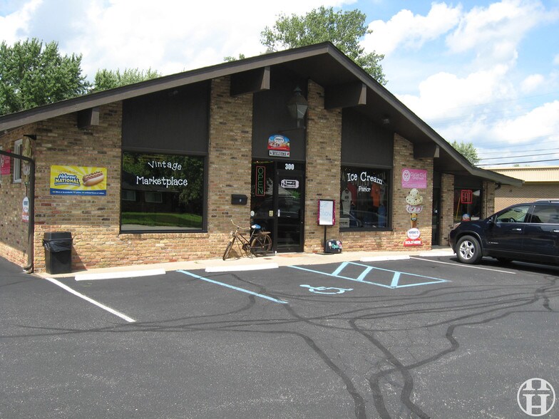 300 Tracy Rd, New Whiteland, IN for sale - Building Photo - Image 1 of 1