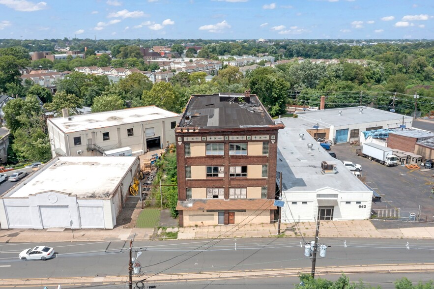 636 E State St, Trenton, NJ for lease - Building Photo - Image 1 of 14