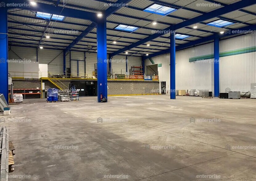 Industrial in Laon for lease - Interior Photo - Image 3 of 3