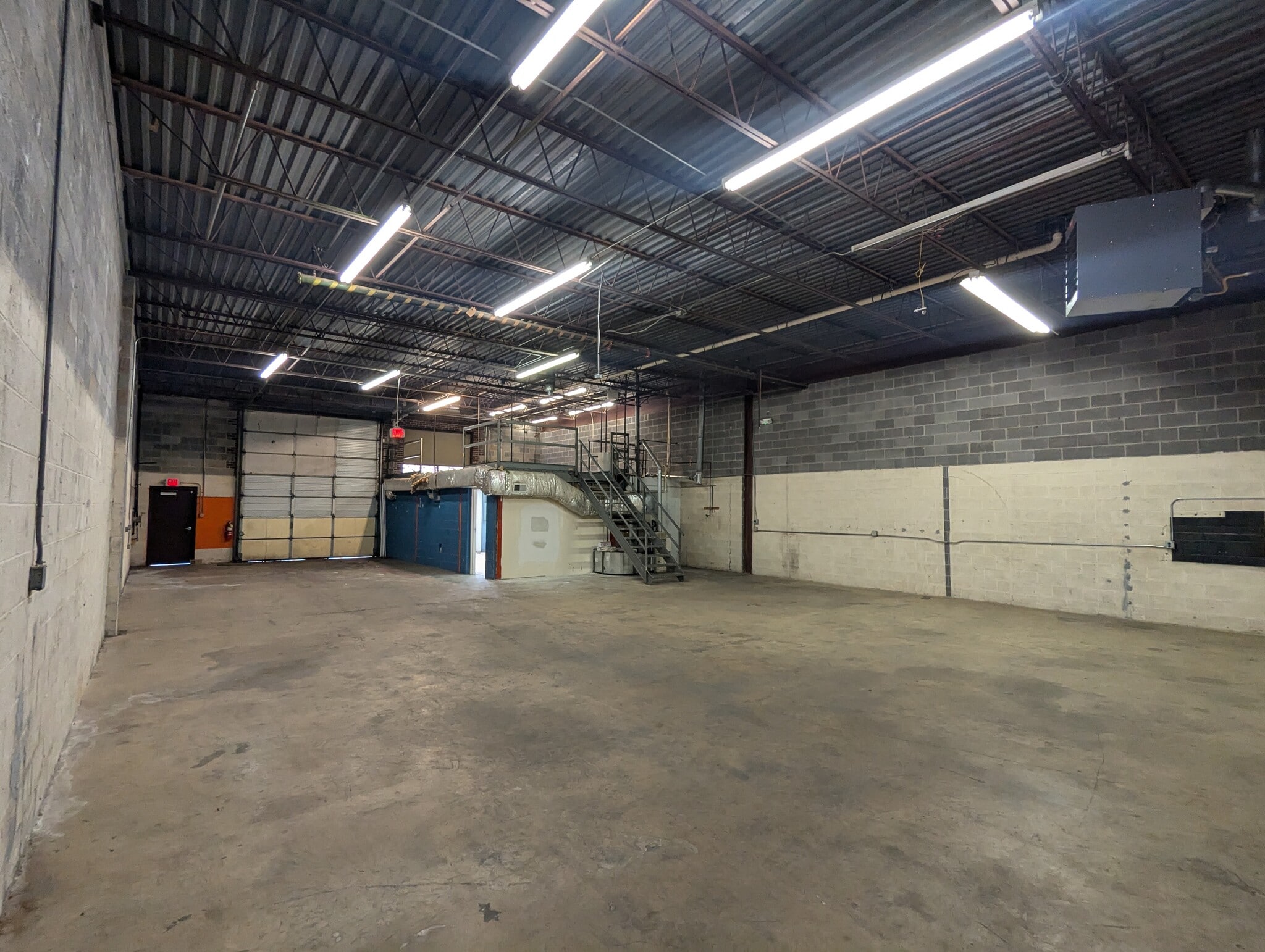 2810 Merrilee Dr, Fairfax, VA for lease Interior Photo- Image 1 of 6