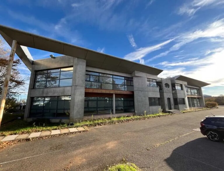 74 Rue Elisée Reclus, Décines-Charpieu for lease - Building Photo - Image 1 of 19