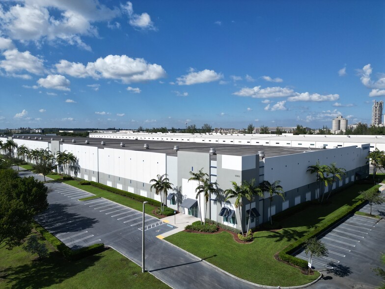 10801 NW 103rd St, Medley, FL for lease - Building Photo - Image 1 of 2