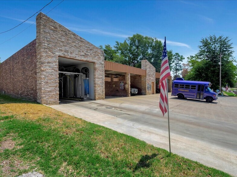 611 Tenaha St, Center, TX 75935 INVESTMENT OPPORTUNITY IN CENTER, TX