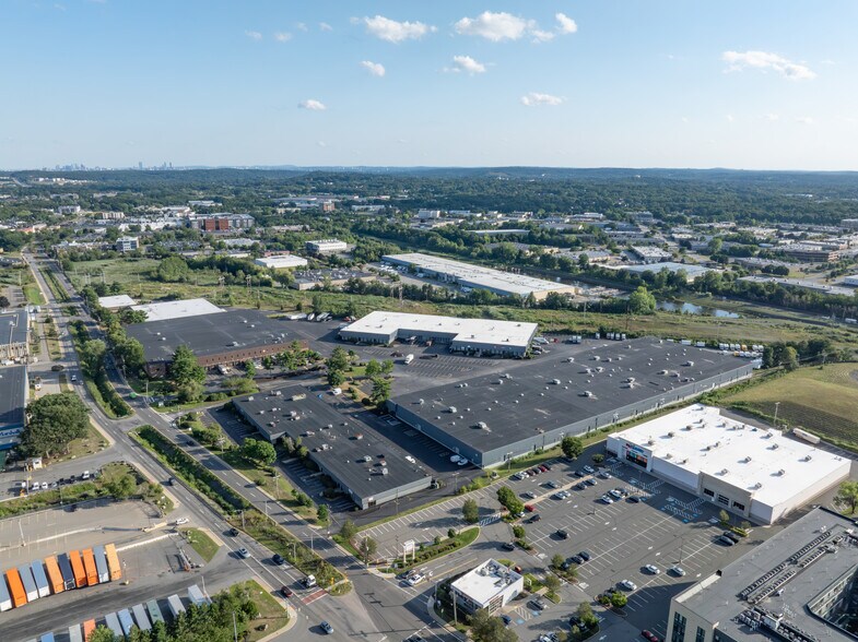 96 Commerce Way, Woburn, MA for lease - Building Photo - Image 2 of 5