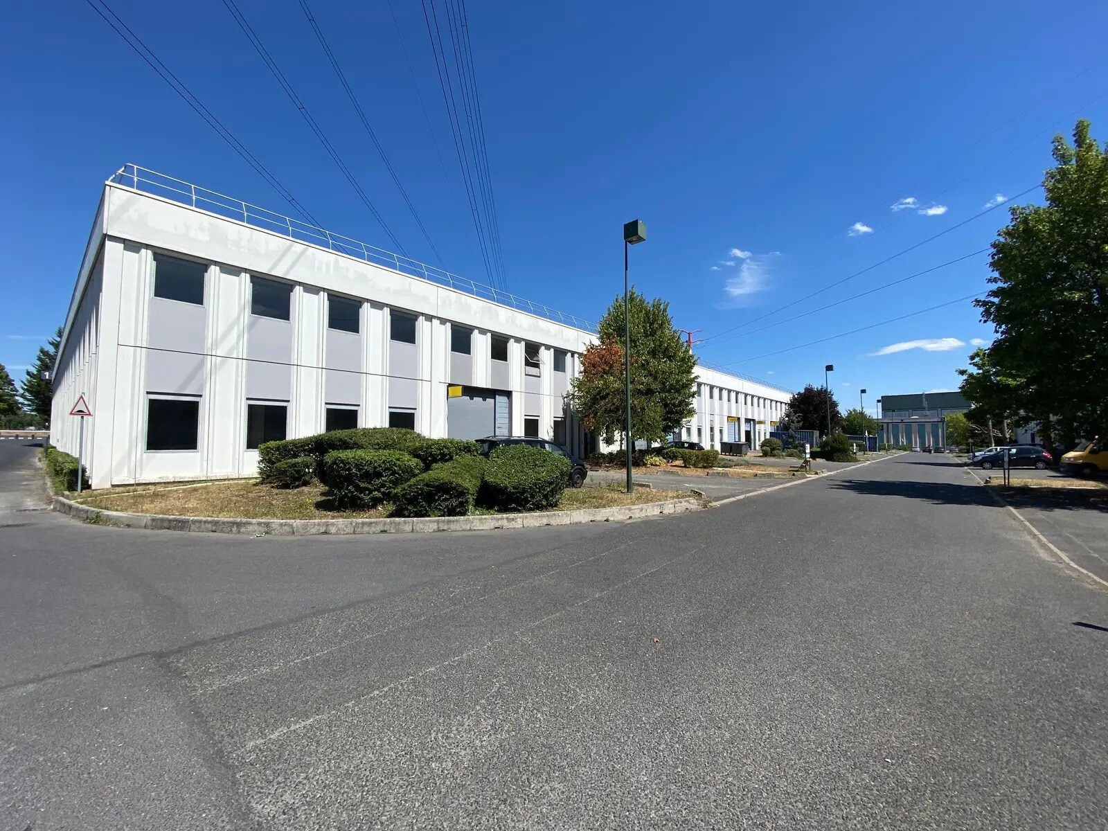 9 Chaussée Jules César, Osny for sale Building Photo- Image 1 of 8