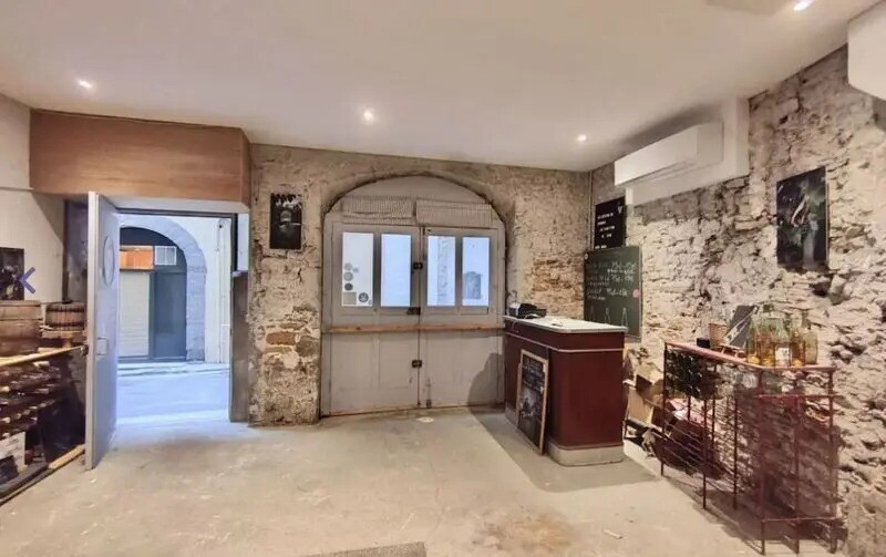 Retail in Lyon for lease Interior Photo- Image 1 of 5