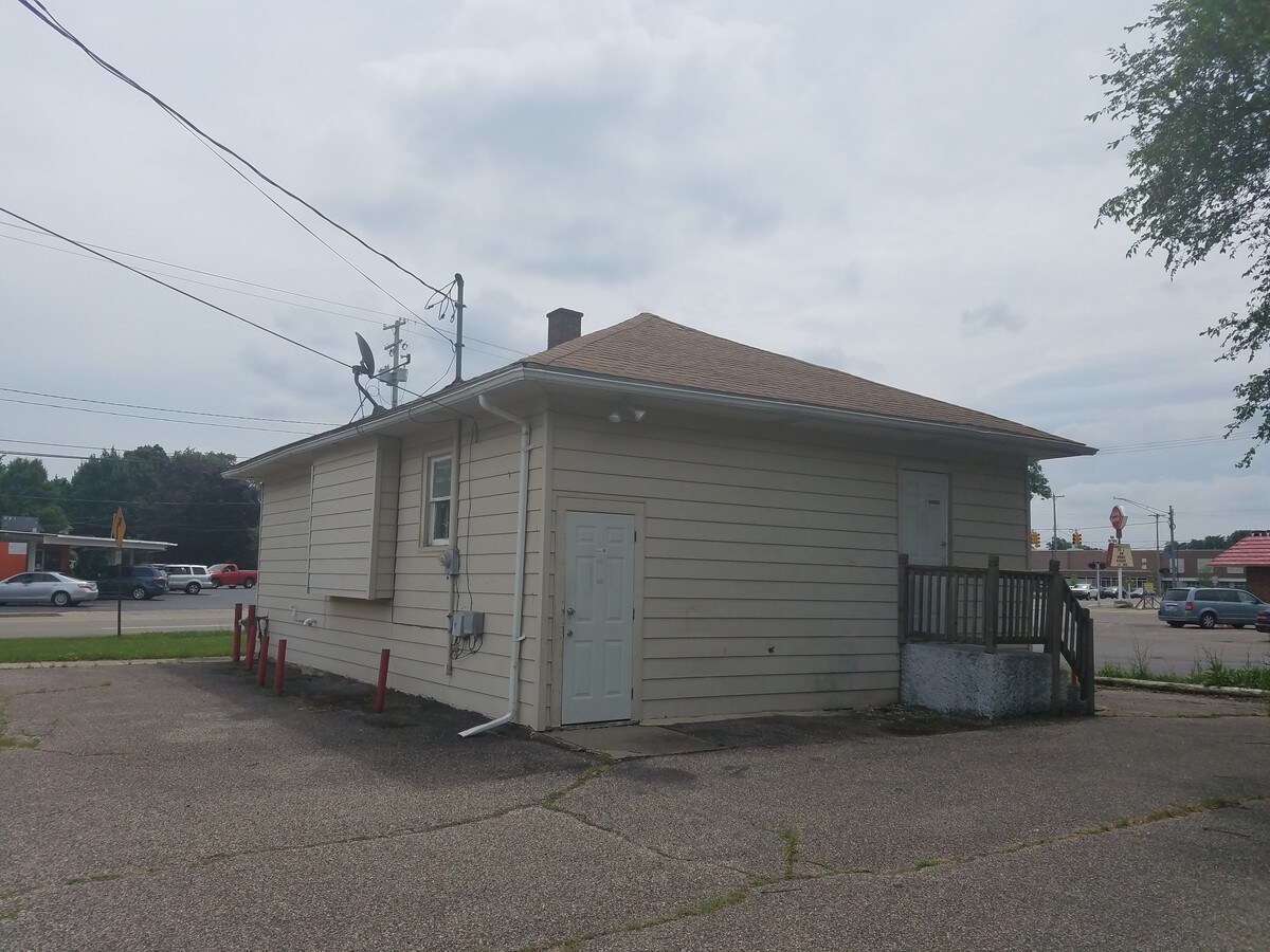 3104 Lovers Ln, Kalamazoo, MI 49001