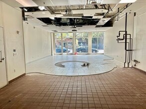 523 Broadway E, Seattle, WA for lease Building Photo- Image 2 of 3
