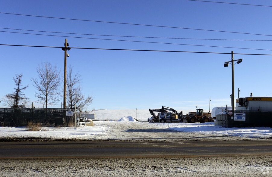3640 52nd St SE, Calgary, AB for lease - Primary Photo - Image 1 of 2
