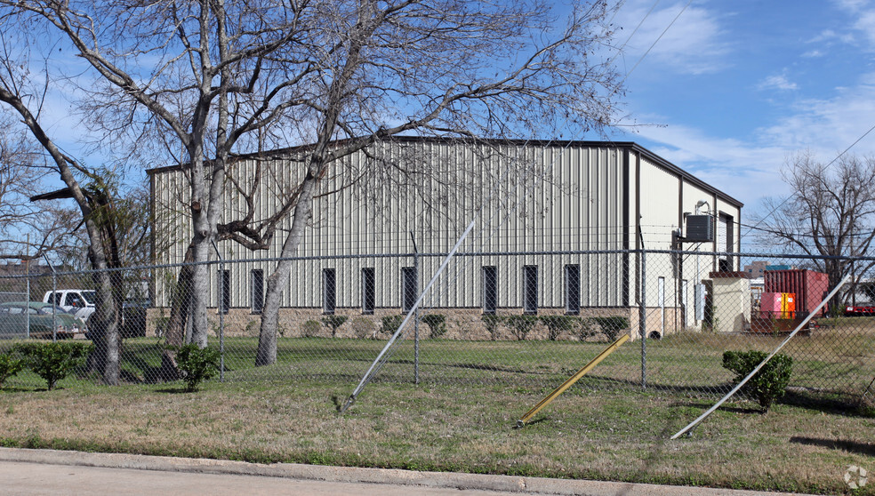 5436 Guhn Rd, Houston, TX for lease - Building Photo - Image 1 of 1