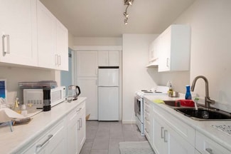 More details for 15318 N Bluff Rd, White Rock, BC - Multifamily for Sale