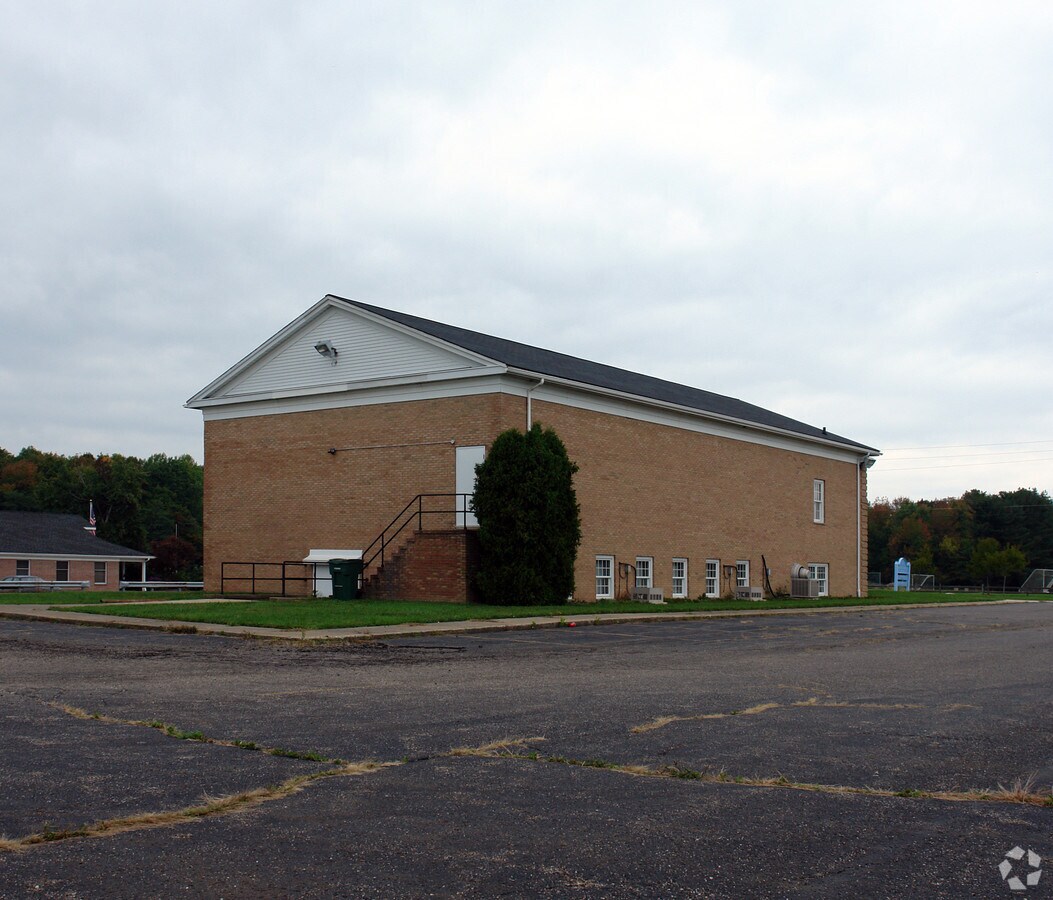 119 W Pioneer Trl, Aurora, OH 44202