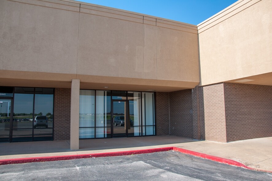 2221-2555 Ponderosa Dr, Chickasha, OK for lease - Building Photo - Image 2 of 13