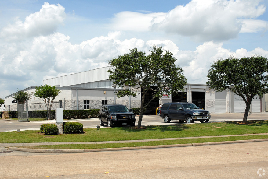 650 Stafford Run, Stafford, TX for lease - Building Photo - Image 3 of 5