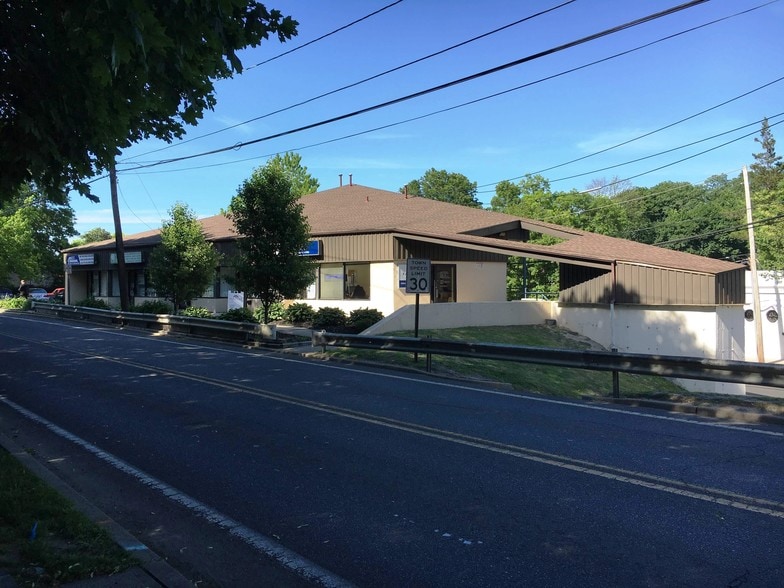 120-124 Laurel Rd, East Northport, NY for sale - Building Photo - Image 1 of 1