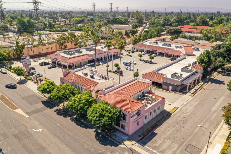 2.8AC Retail Investment Opportunity portfolio of 3 properties for sale on LoopNet.com - Building Photo - Image 3 of 8