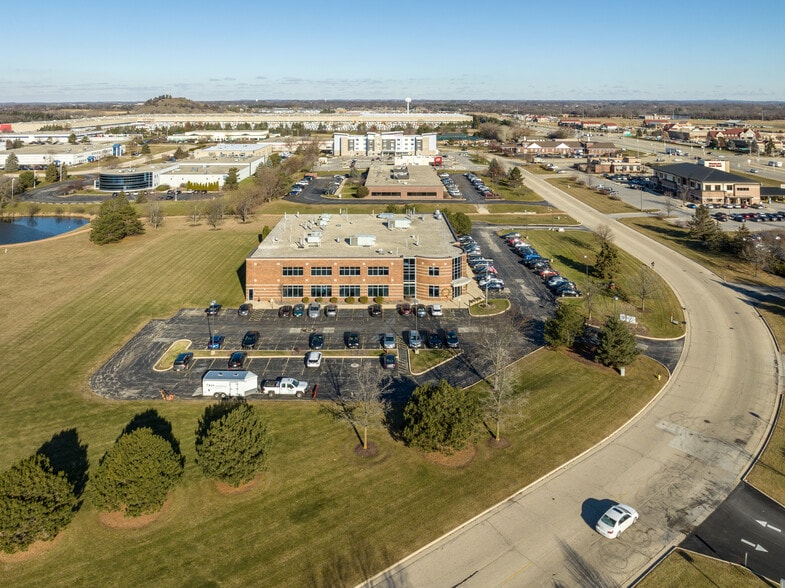 1190 Corporate Center Dr, Oconomowoc, WI for sale - Building Photo - Image 2 of 4