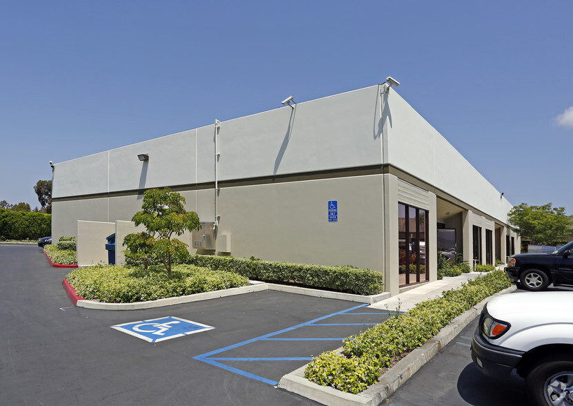 23151 Alcalde Dr, Laguna Hills, CA for lease - Building Photo - Image 3 of 4