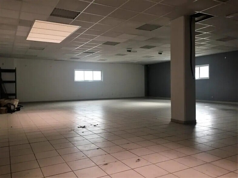 Flex in Gémenos for lease - Building Photo - Image 2 of 10