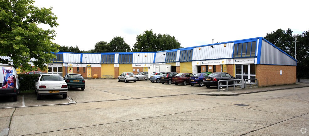 Josselin Ct, Basildon for lease - Primary Photo - Image 1 of 3