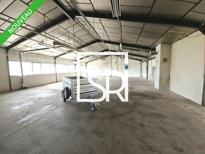 Industrial in Puy-Guillaume for sale - Building Photo - Image 3 of 12