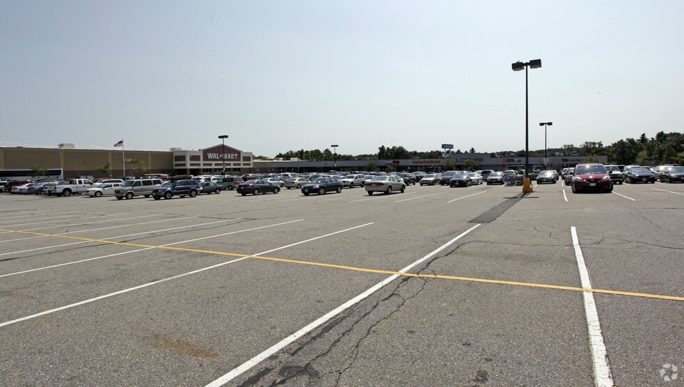 90 Drum Hill Rd, Chelmsford, MA 01824