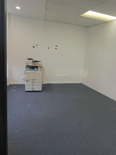 351-357 W Sunrise Hwy, Freeport, NY for lease - Building Photo - Image 3 of 19