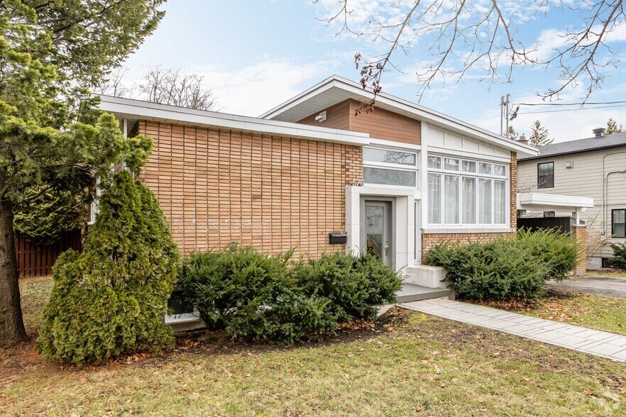 570 Ch BordDuLac, Dorval, QC H9S 2B3