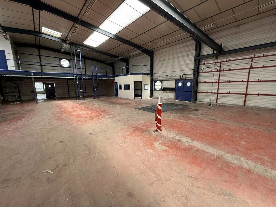 Flex in Valence for lease Building Photo- Image 1 of 10