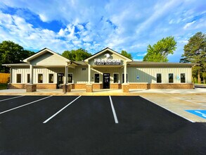 4804 Hood Rd, Fredericksburg, VA for lease Building Photo- Image 1 of 5