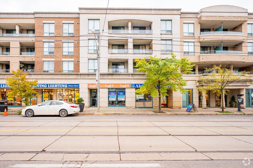1813-1815 Queen St E, Toronto, ON for lease - Building Photo - Image 2 of 3
