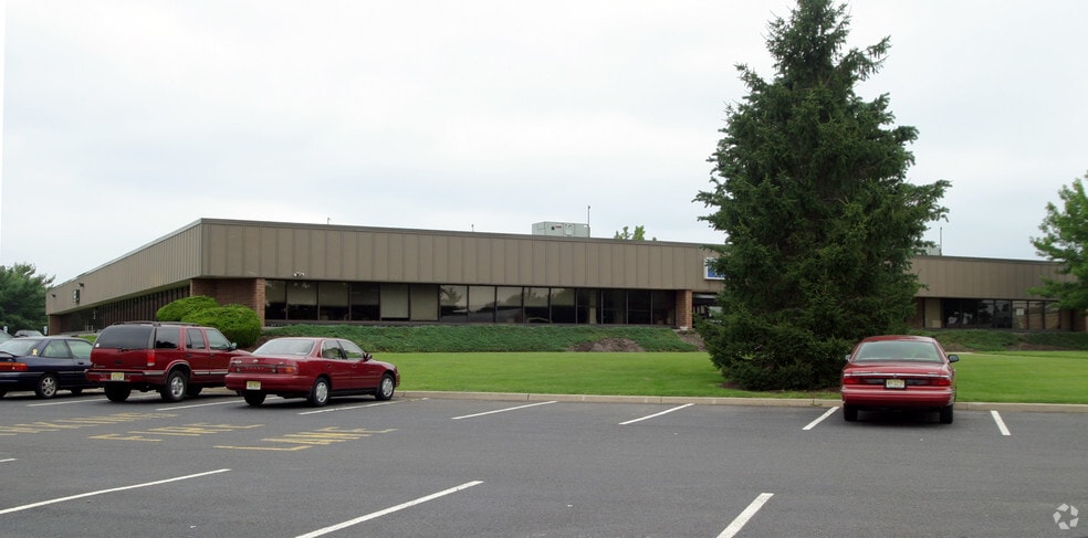 150 Brick Blvd, Bricktown, NJ for lease - Building Photo - Image 1 of 3