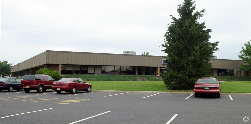 150 Brick Blvd, Bricktown, NJ for lease - Primary Photo - Image 1 of 3