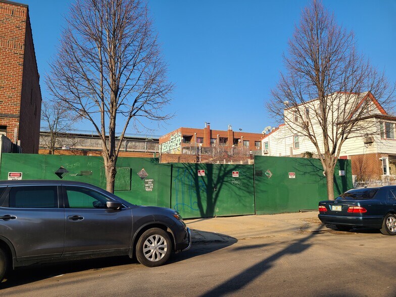 111-13 41 Ave, Corona, NY for sale - Primary Photo - Image 1 of 1