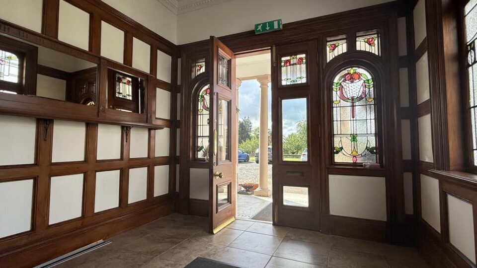 129 Henderson St, Stirling for sale - Interior Photo - Image 2 of 5