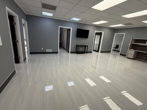 7862 Kingland Dr, West Chester, OH for lease Interior Photo- Image 1 of 15