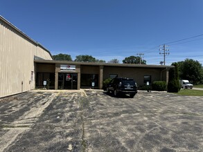 3675 N Main St, Oshkosh, WI for lease Building Photo- Image 2 of 12