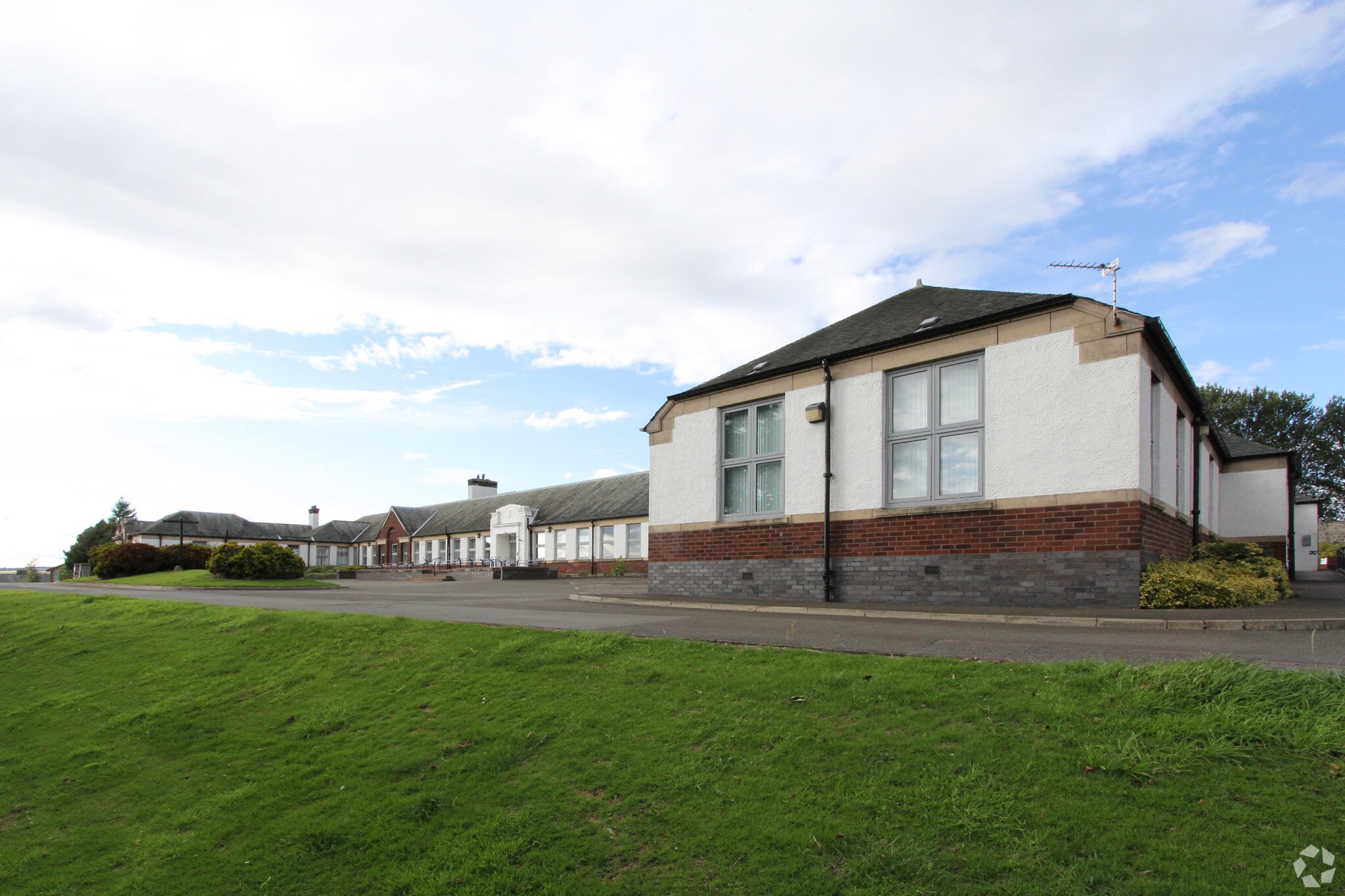 Izatt Ave, Dunfermline for lease Primary Photo- Image 1 of 10