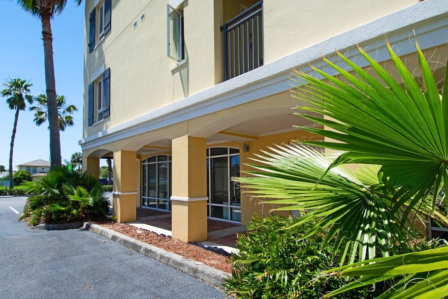 525 3rd St N, Jacksonville Beach, FL for lease - Building Photo - Image 3 of 12