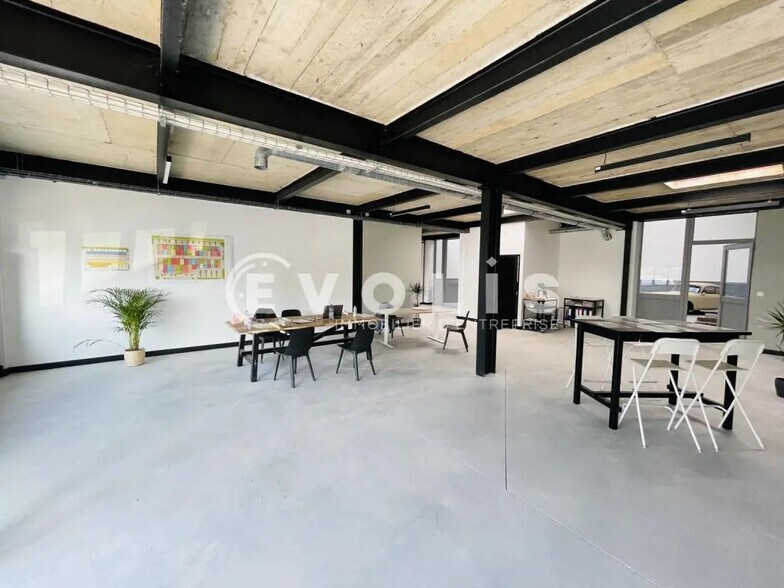 Office in Vaux-le-Pénil for lease - Interior Photo - Image 1 of 2