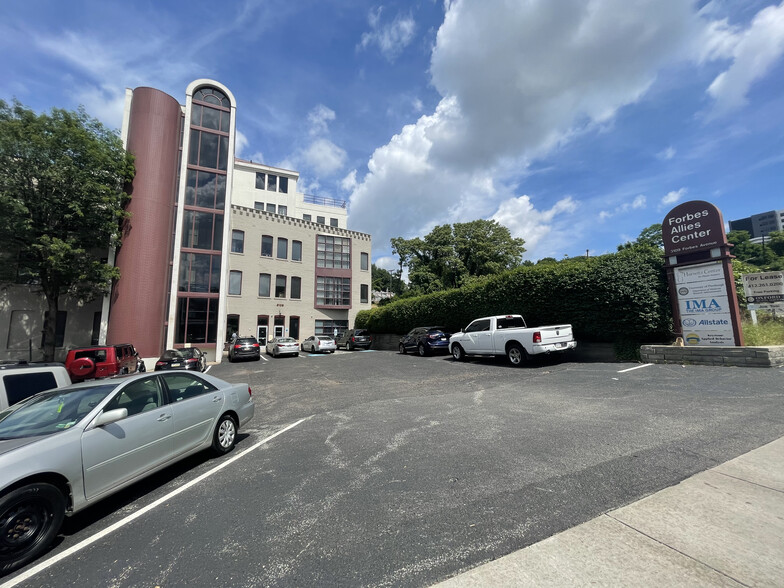 3109 Forbes Ave, Pittsburgh, PA for lease - Building Photo - Image 2 of 7