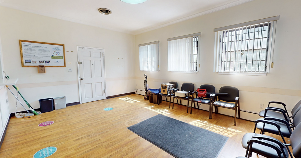 125 Saint Nicholas Ave, Brooklyn, NY for lease - Interior Photo - Image 1 of 10