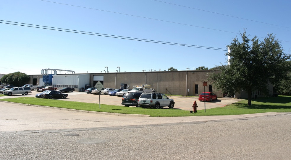 695 Tower Dr, Kennedale, TX for sale - Building Photo - Image 1 of 3