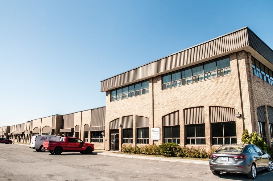 8170 Ch Montview, Mont-Royal, QC for lease - Primary Photo - Image 1 of 1