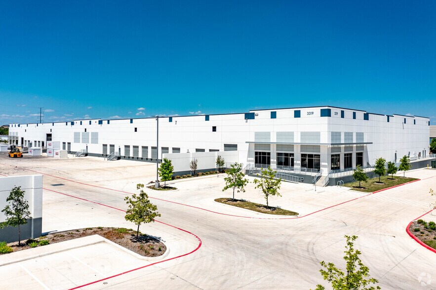 3319 N Panam Expy, San Antonio, TX for lease - Building Photo - Image 1 of 10