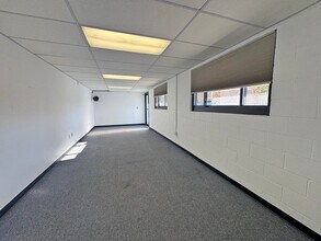 300 Heritage Ave, Portsmouth, NH for lease Building Photo- Image 1 of 2