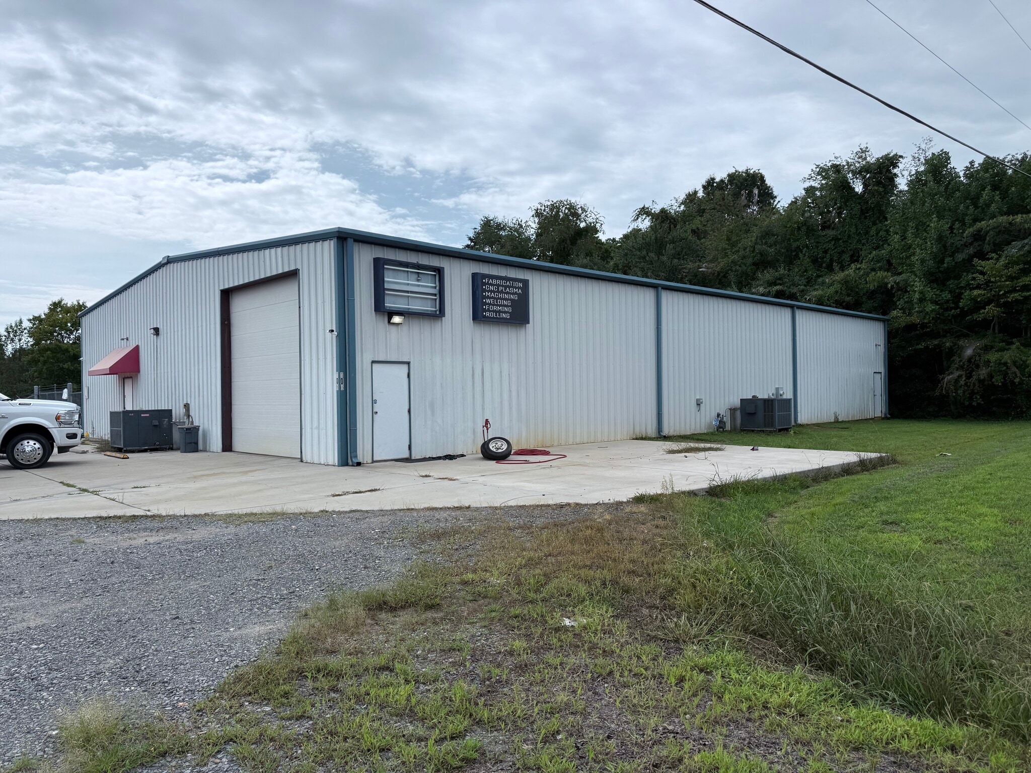 106 Scenic Dr, King, NC for lease Interior Photo- Image 1 of 11